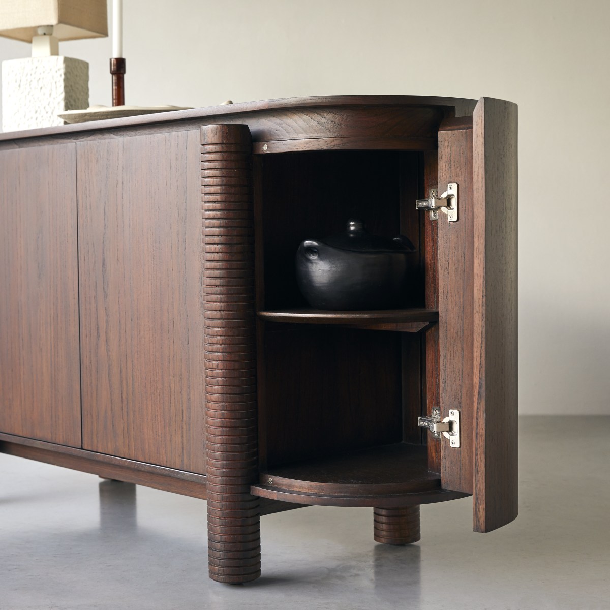 Leandro - Aparador de madera de mindi de 160 cm