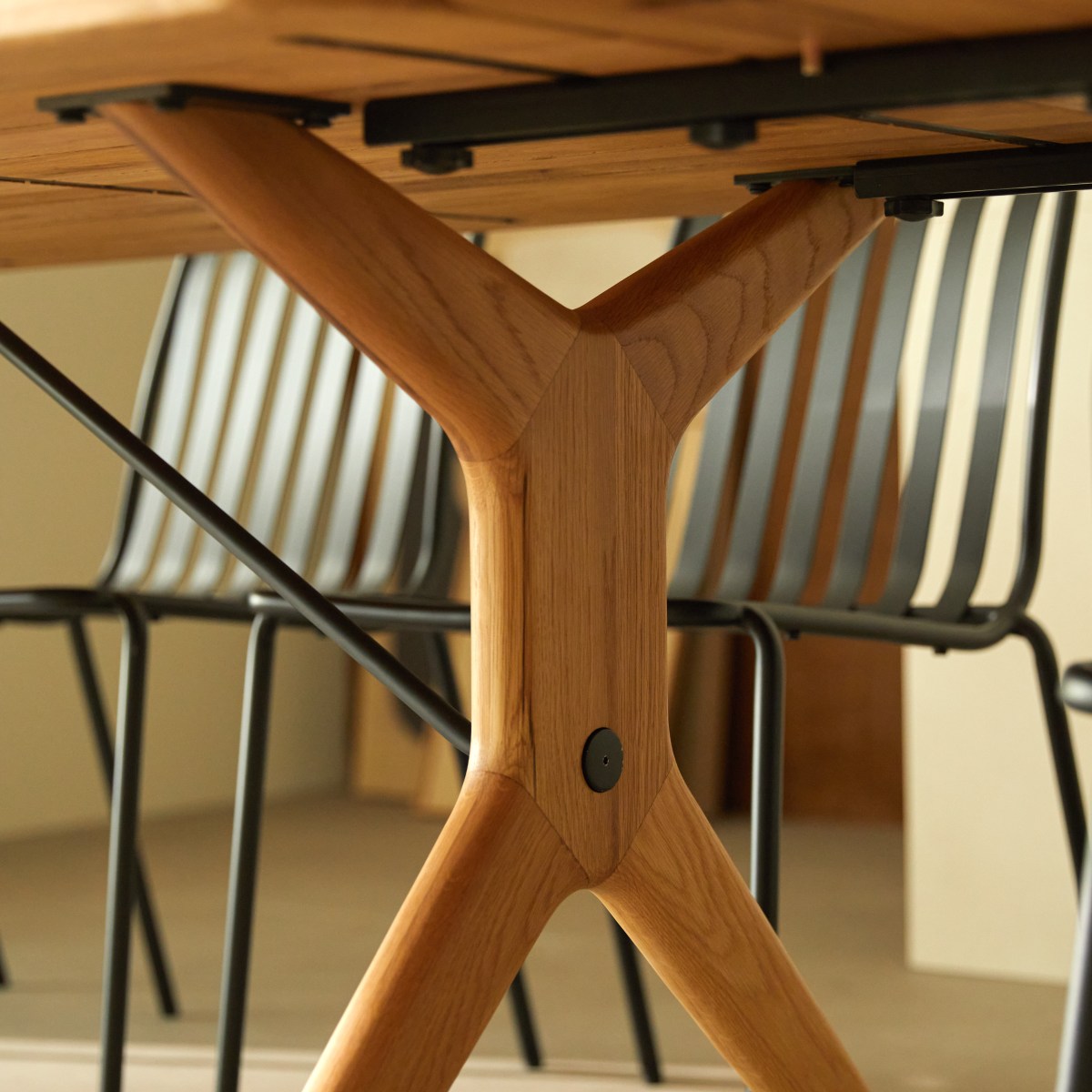 Martin - Uitschuifbare tafel in massief eikenhout 6-12 pers.