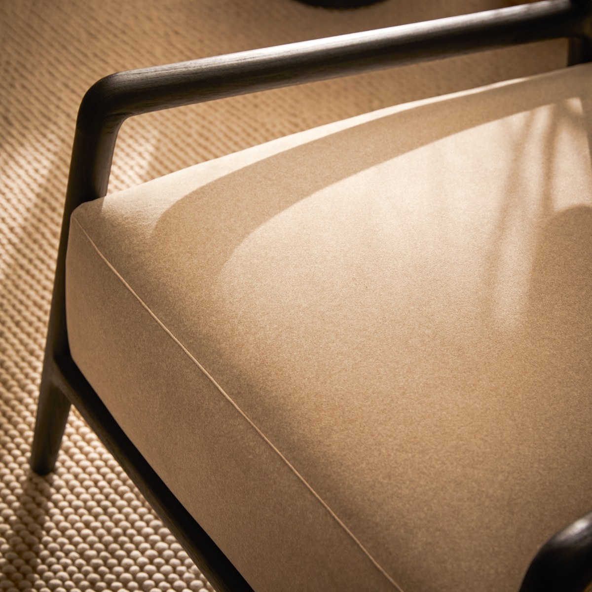 Romane - Sillón de madera de mindi negro