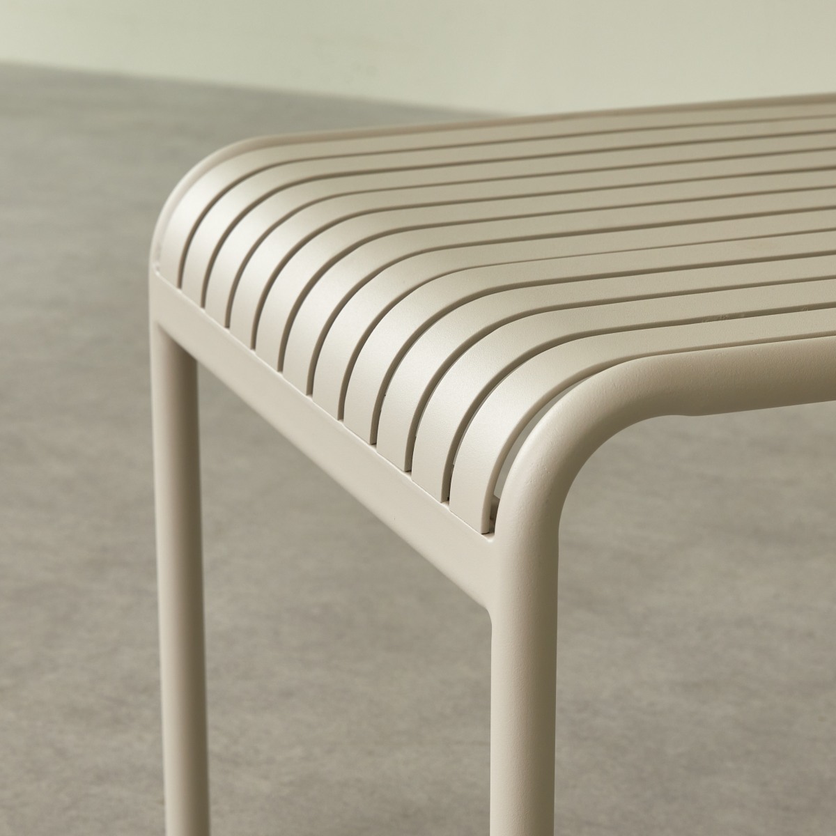 Gaby - Table d'appoint de jardin en métal beige