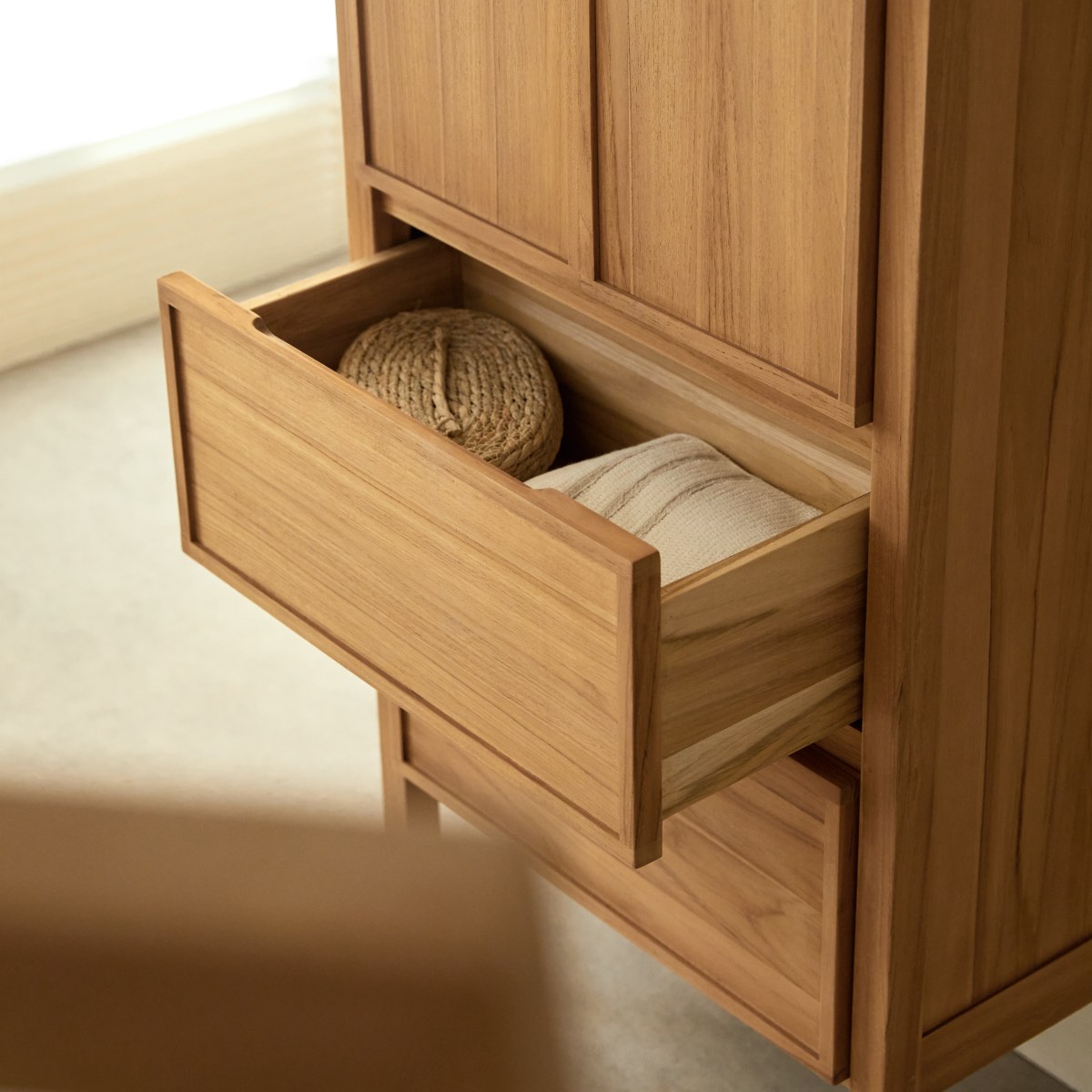 Jane - Hochschrank aus massivem Teak