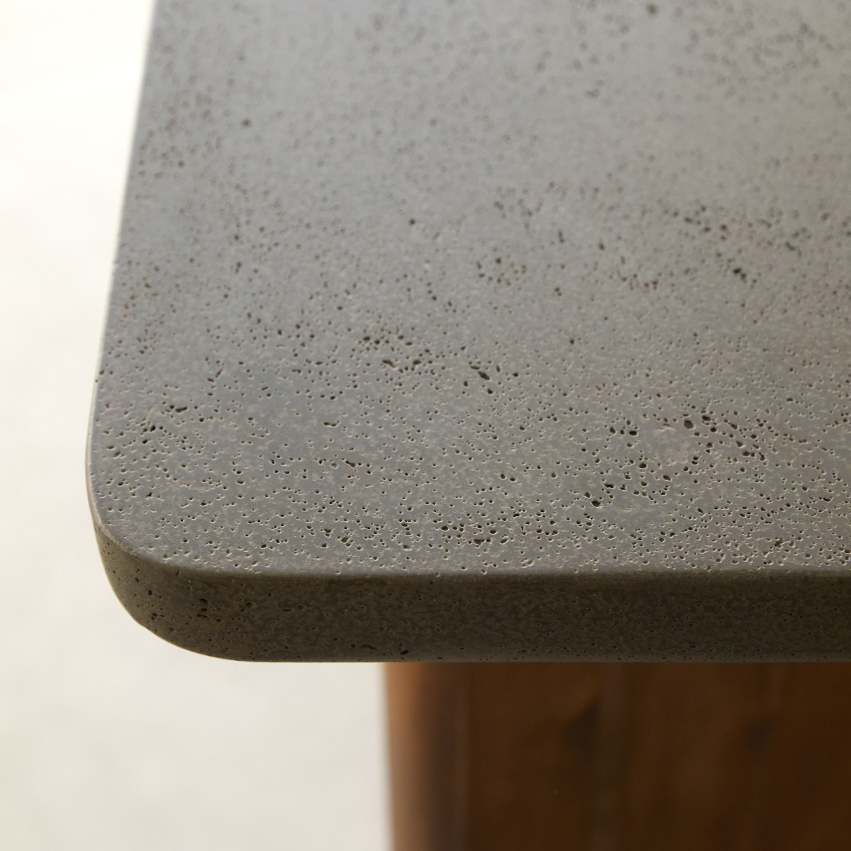 Sergio - Tavolo da giardino in acacia massello e cemento dark grey 6/8 pers.