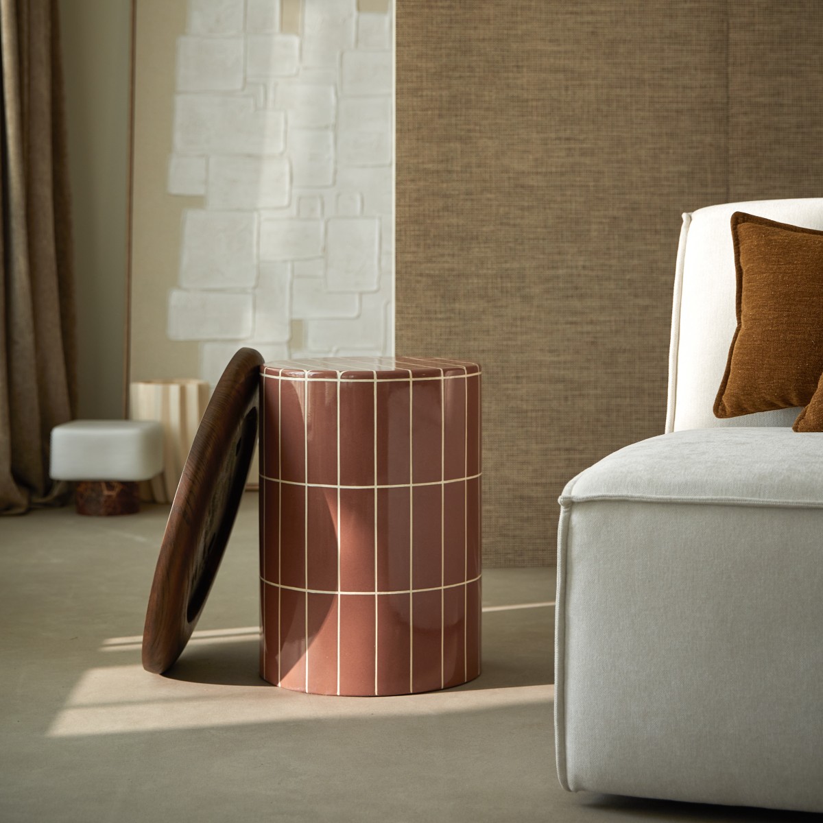 Georges - Terracotta side table in tile-effect cement and oak