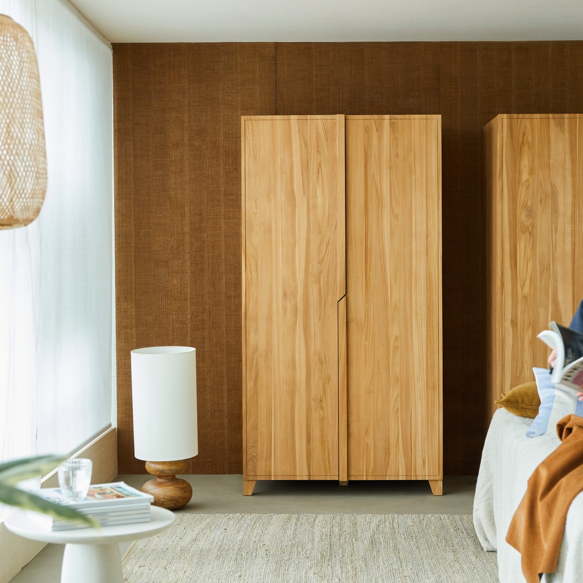 Greta - Schrank aus massivem Teakholz