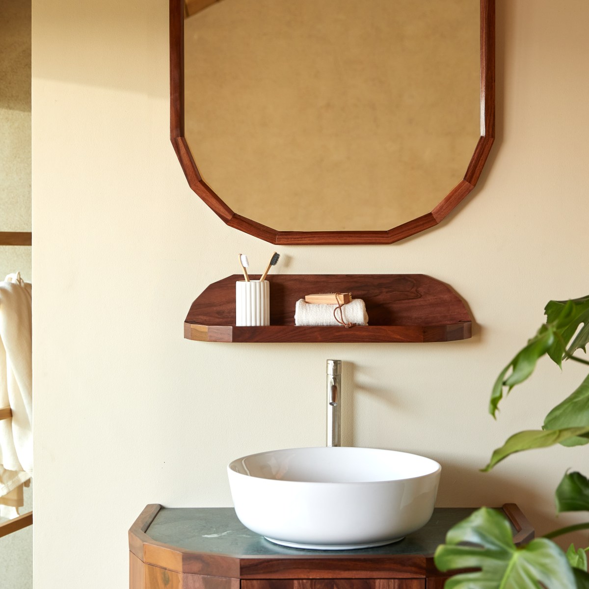 Jade - Badezimmerregal aus massivem Palisander und Marmor, 60 cm