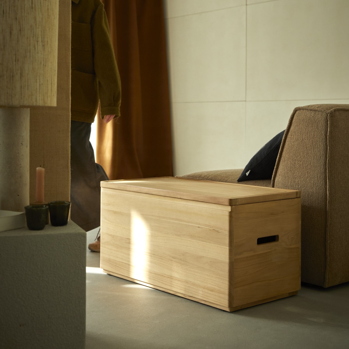 Coffre de rangement en teck massif - Salon > Commode & Coffre - Tikamoon