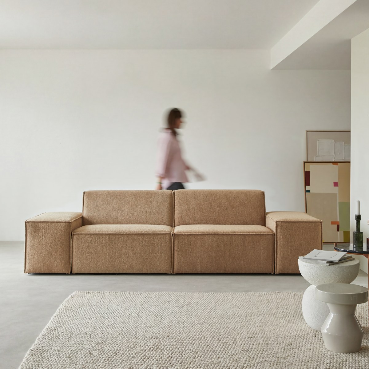 Dario - Sofa aus Stoff in Camel, 2-Sitzer mit Armlehnen
