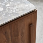 Isaure - Credenza in legno di noce massello e battuto di terrazzo premium 140 cm