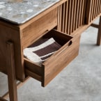 Isaure - Konsole aus massivem Nussbaum und Premium-Terrazzo