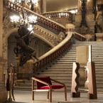 Opéra - Fauteuil en chêne massif et velours rouge