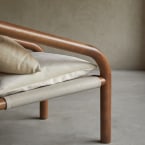 Opéra - Fauteuil en chêne massif foncé et velours crème