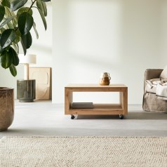 Anoa - Quadratischer Couchtisch aus massiver Eiche mit Knoten
