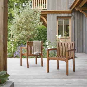 Pilar - Set van 2 tuinstoelen met armleuning in massief acacia