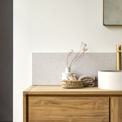 Ava - Salpicadero de lavabo de terrazo prémium blanco 80 cm
