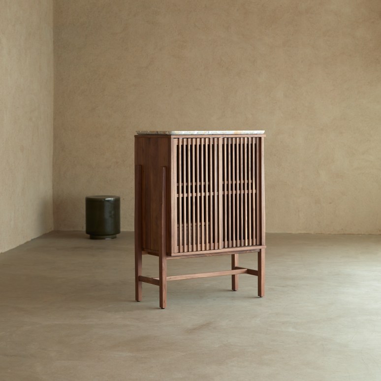 Isaure - Credenza in legno di noce massello e battuto di terrazzo premium 80 cm