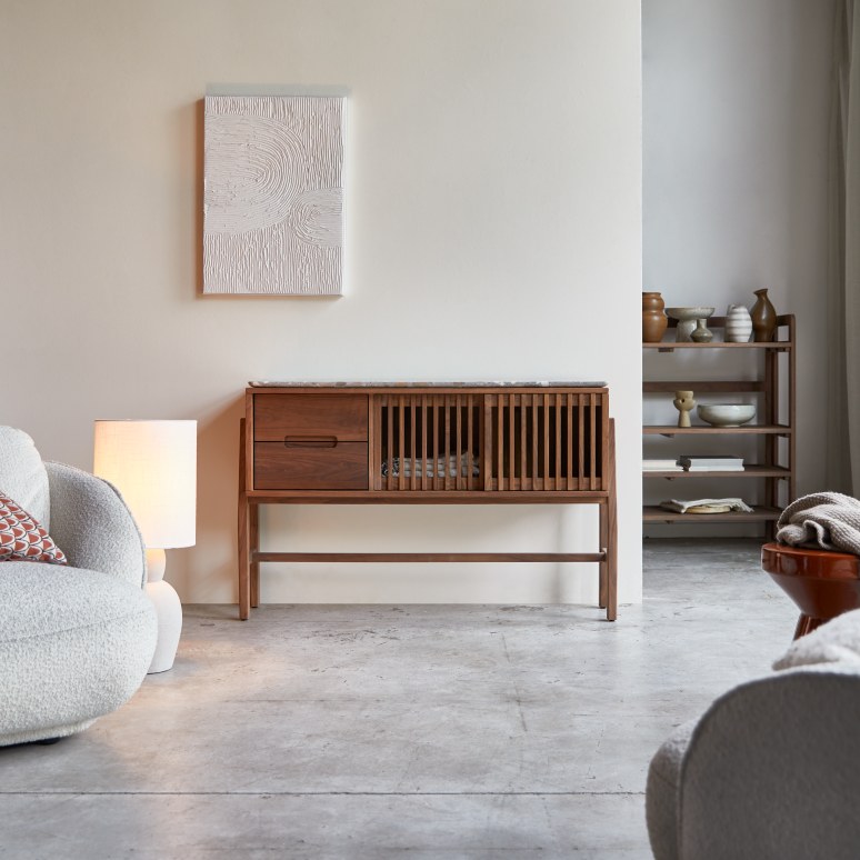 Consola de nogal macizo y terrazo prémium