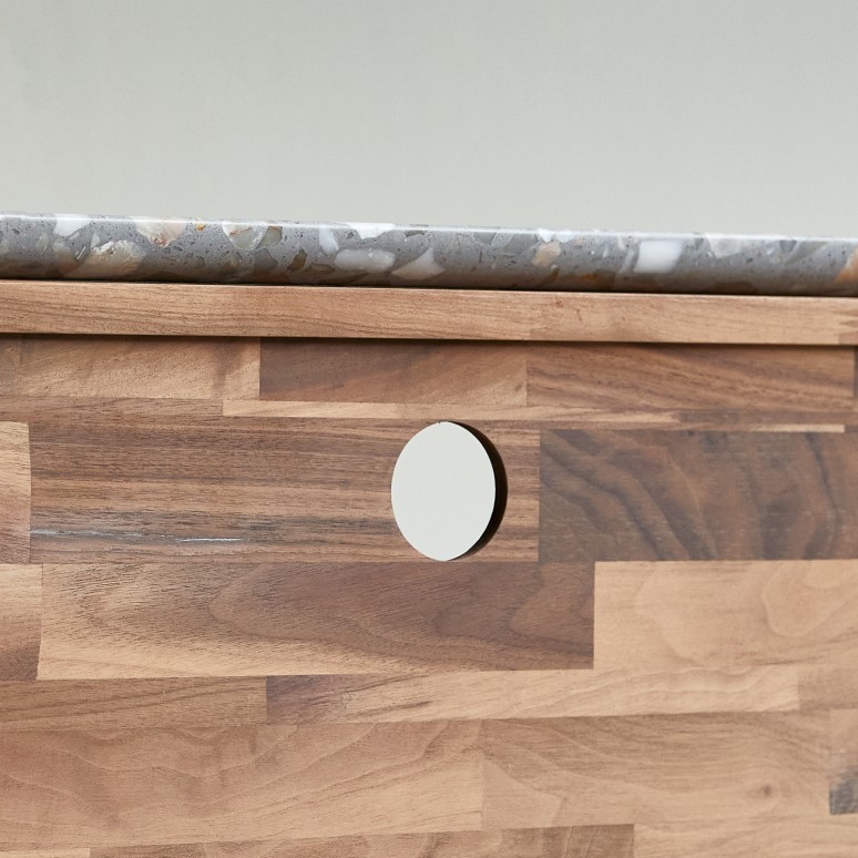 Isaure - Meuble TV en noyer massif et terrazzo premium 140 cm