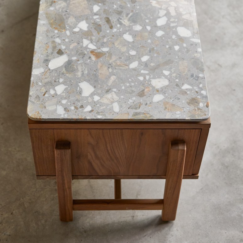 Isaure - Tv-meubel van massief notenhout en premium terrazzo 140 cm