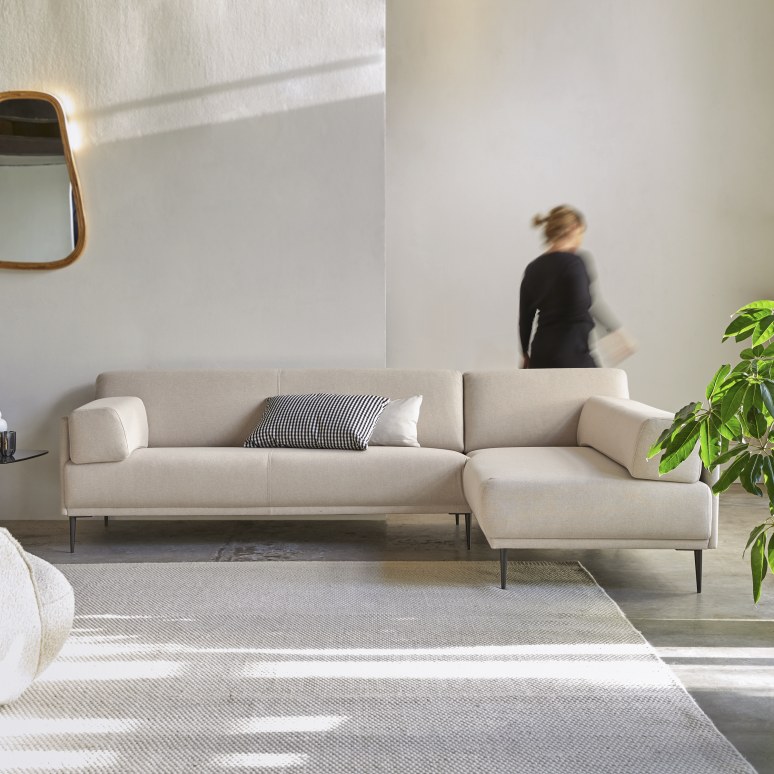 Hoekbank rechts in ecru stof 270 x 180 cm