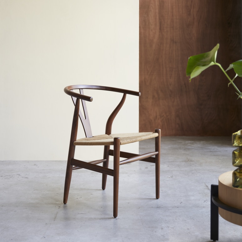 Sedia in teak massello scuro e seduta intrecciata Sala da pranzo Sedia Tikamoon