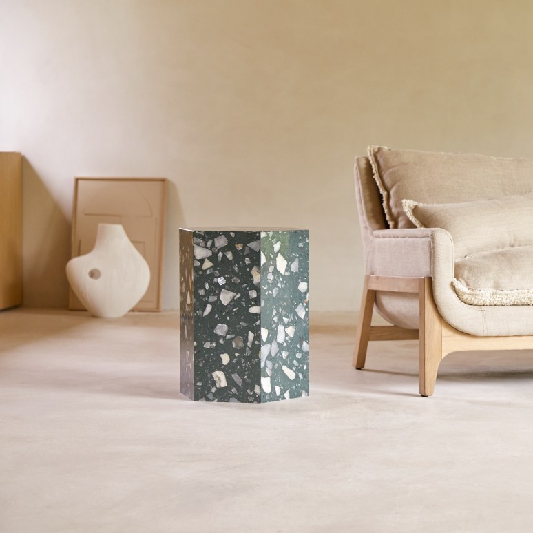 Zoé - End table in premium black terrazzo