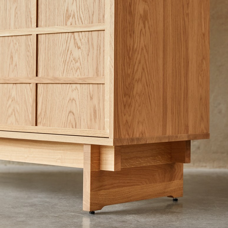 Miu - Eikenhouten kast