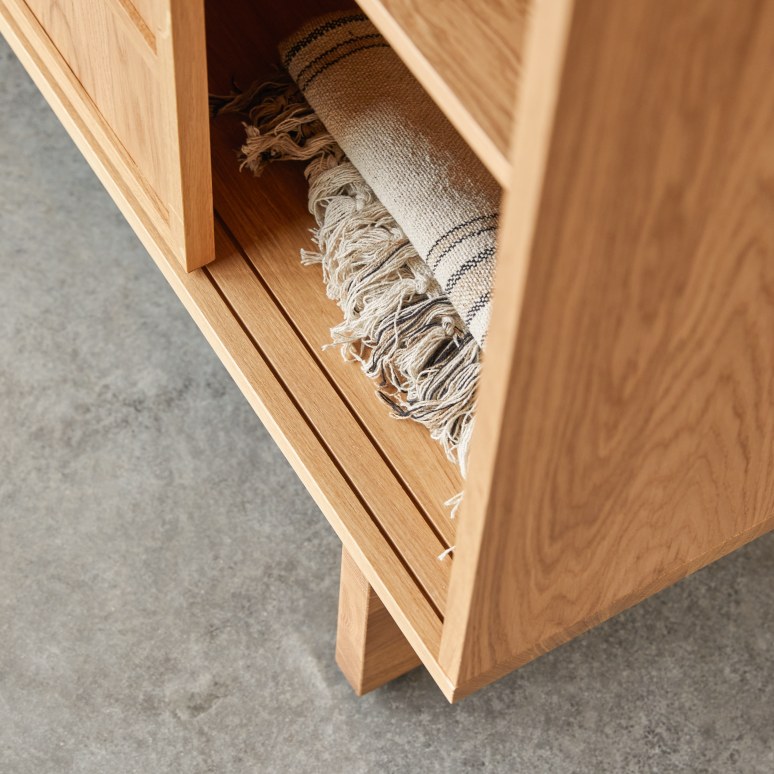 Miu - Eikenhouten kast