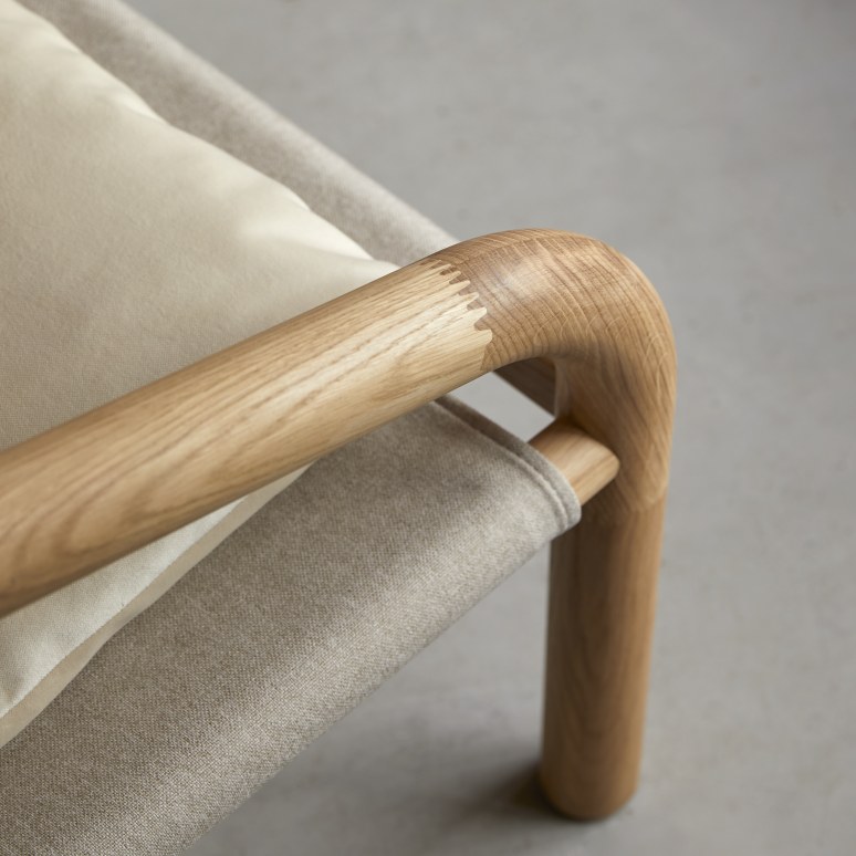 Opéra - Fauteuil van licht massief eikenhout en crèmekleurig fluweel