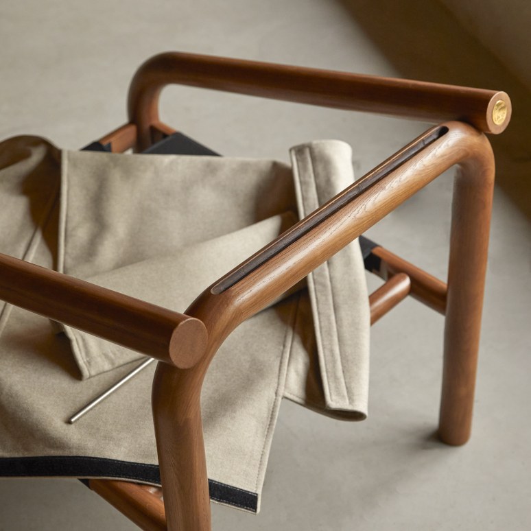 Opéra - Sillón de roble macizo oscuro y terciopelo color crema