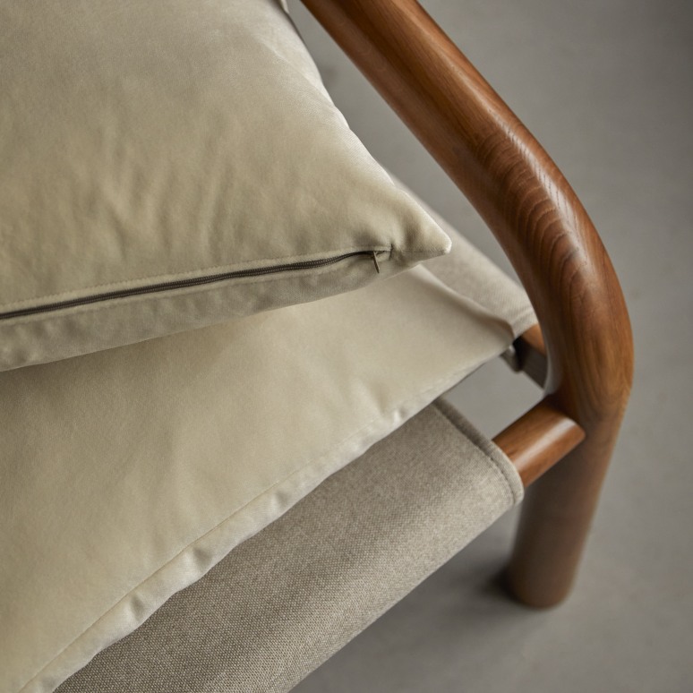 Opéra - Sillón de roble macizo oscuro y terciopelo color crema