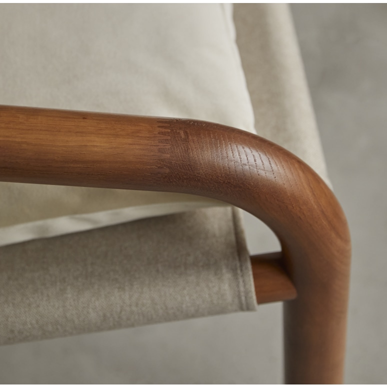 Opéra - Fauteuil van donker massief eikenhout en crèmekleurig fluweel